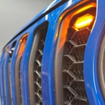 Jeep Wrangler в работе — устанавливаем ходовые огни!