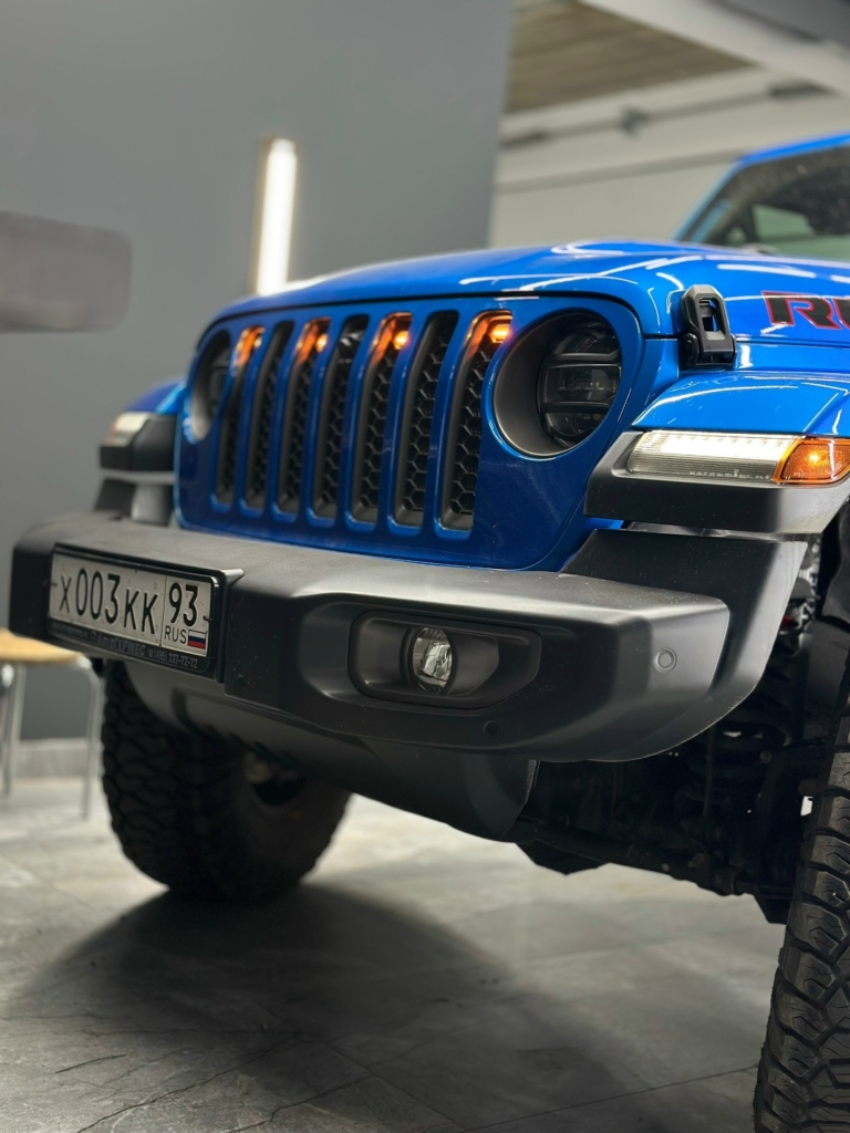 Jeep Wrangler в работе — устанавливаем ходовые огни!